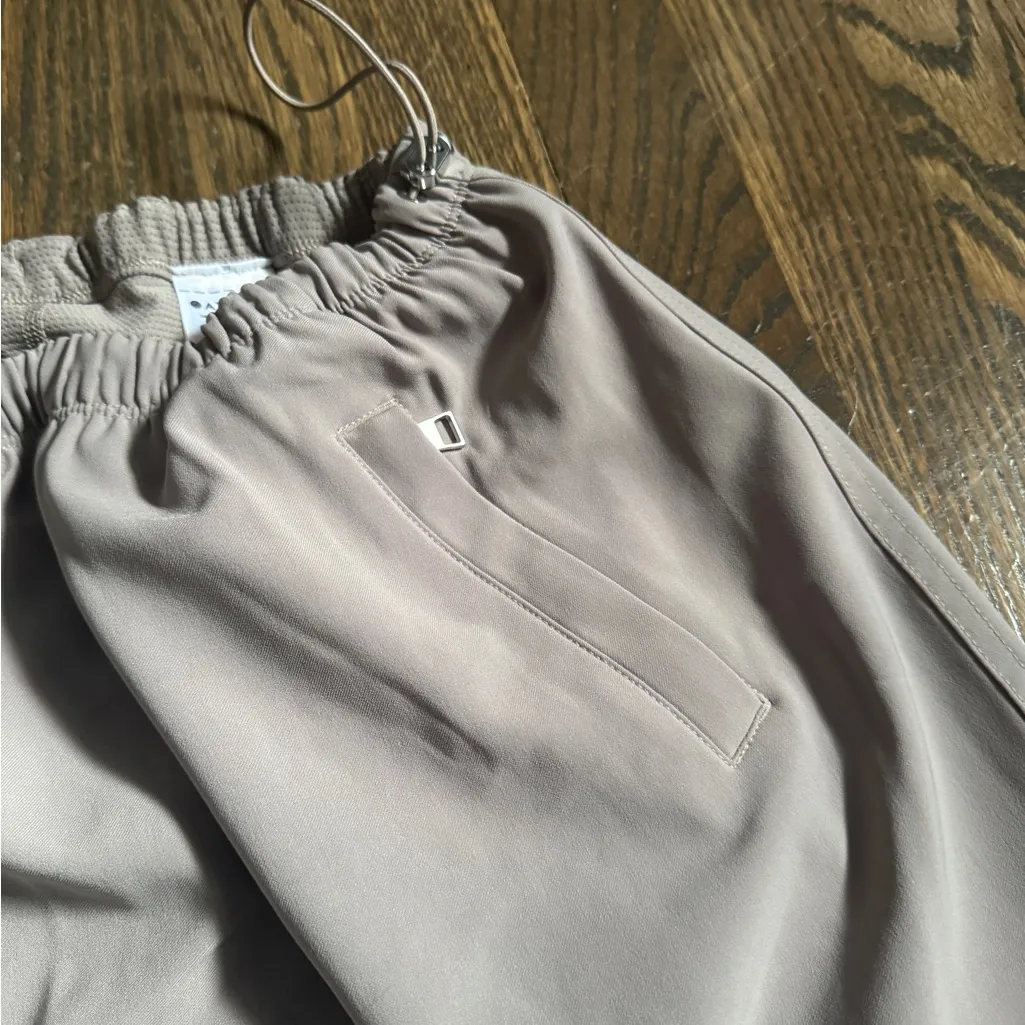 Athleta mushroom brown adjustable cinch waist zipper pocket mini tennis skort - Image 4