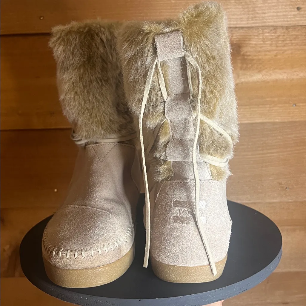 Tom’s Nepal Suede Leather Faux Fur Wrap Tan Calf Boot Moccasin 8 Tan - Image 4