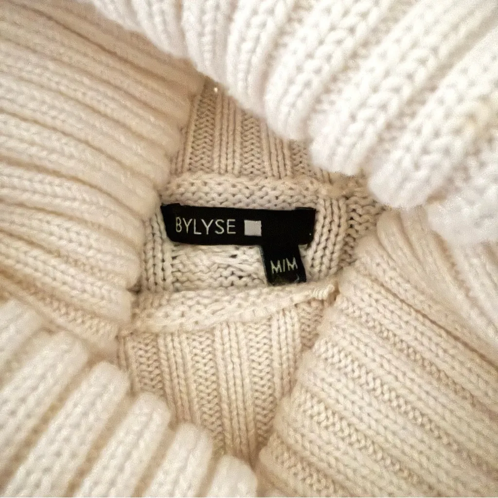 Women's Turtleneck Sweater Dress White Size M - Image 2