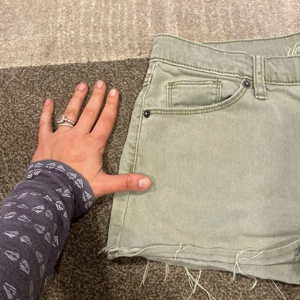 Universal Thread army green shorts 8 - Image 4