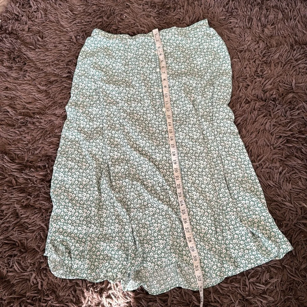 Max Studio Women's Poly Crepe Maxi Skirt with Buttons size large green floral - Image 5