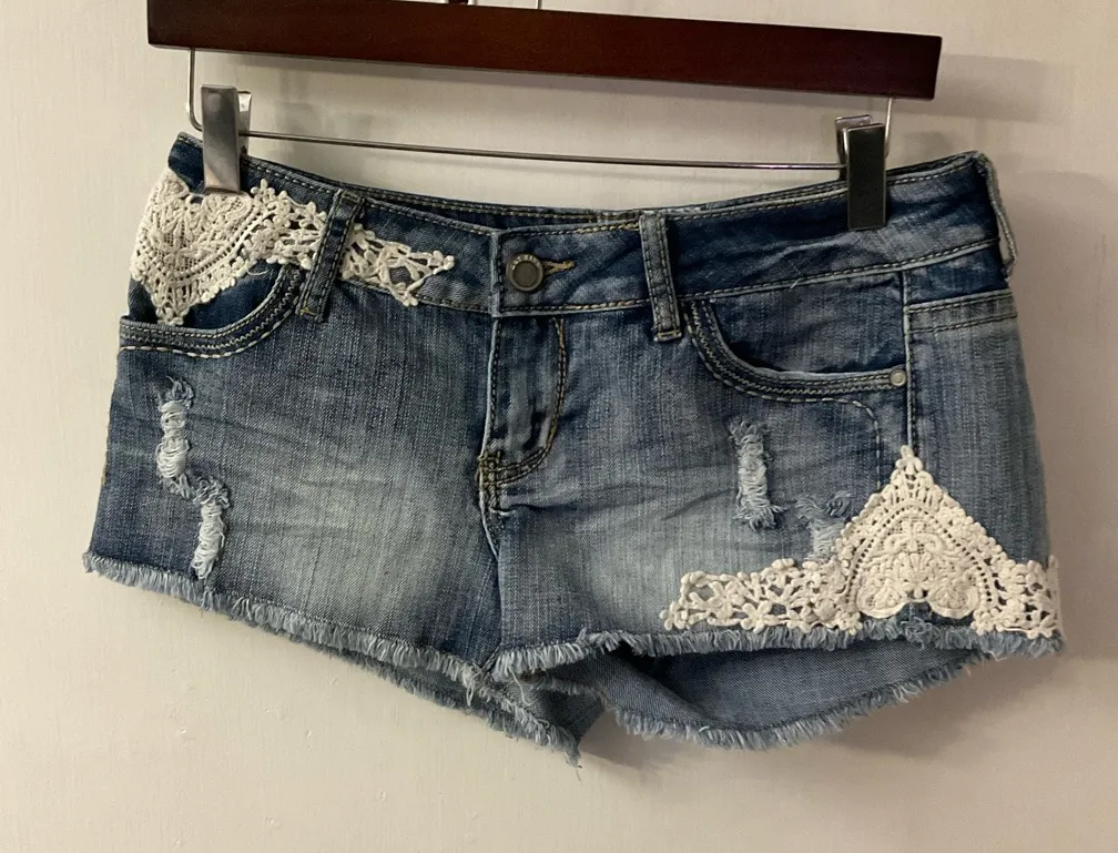 Hot Kiss Cici Embroidered Heart Short 7 Boho Rocker Summer Festival Biker Hippie - Image 1