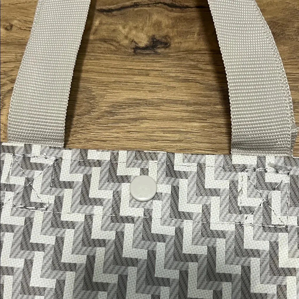 Lululemon  🤍🩶 Gray and White Shopping Bag Set of Two - Image 5