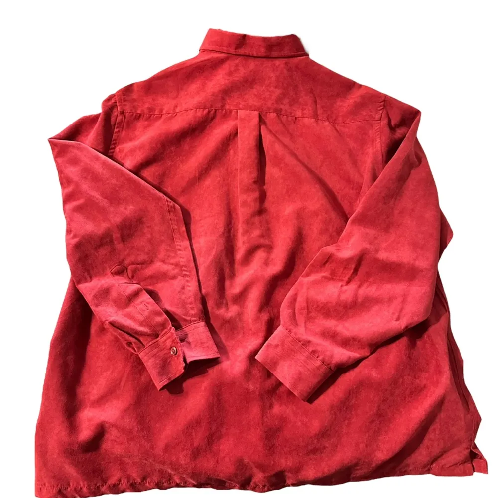 Croft  & Barrow women's XL red suede like long sleeve button down shirt - Image 3