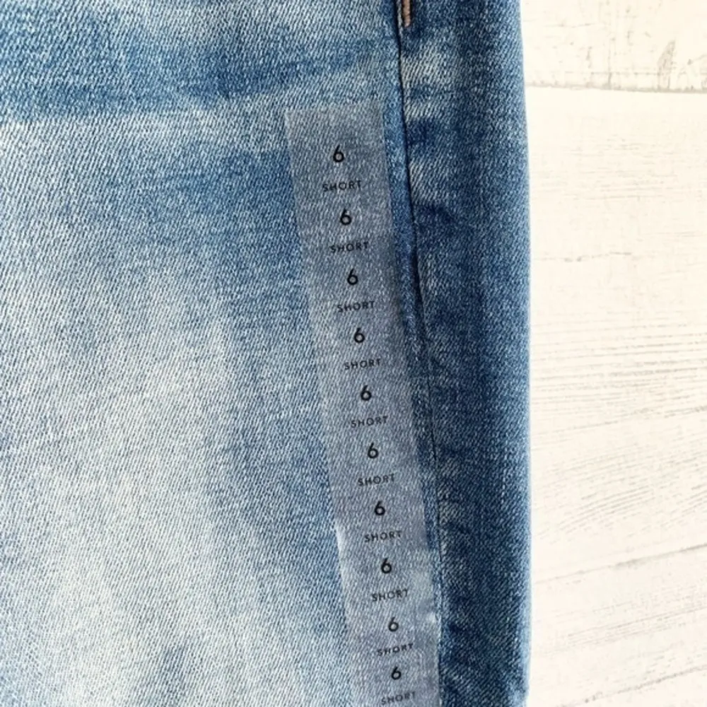 American Eagle Distressed High Rise Jegging Short size 6 - Image 5