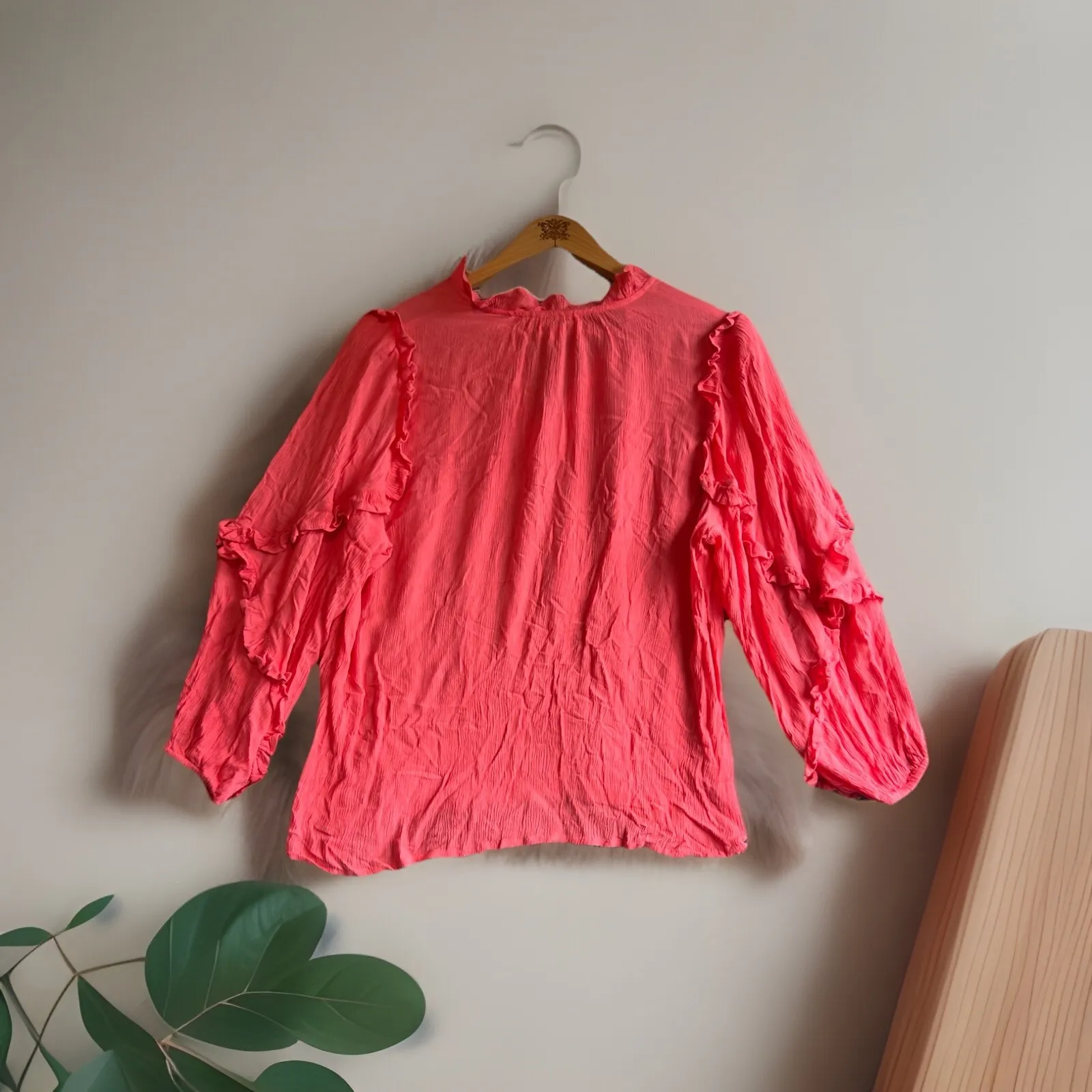 CROWN & IVY Women's Sorbet Ruffled Top Coral 3/4 Sleeves Size Large Boho Peasant - Image 2