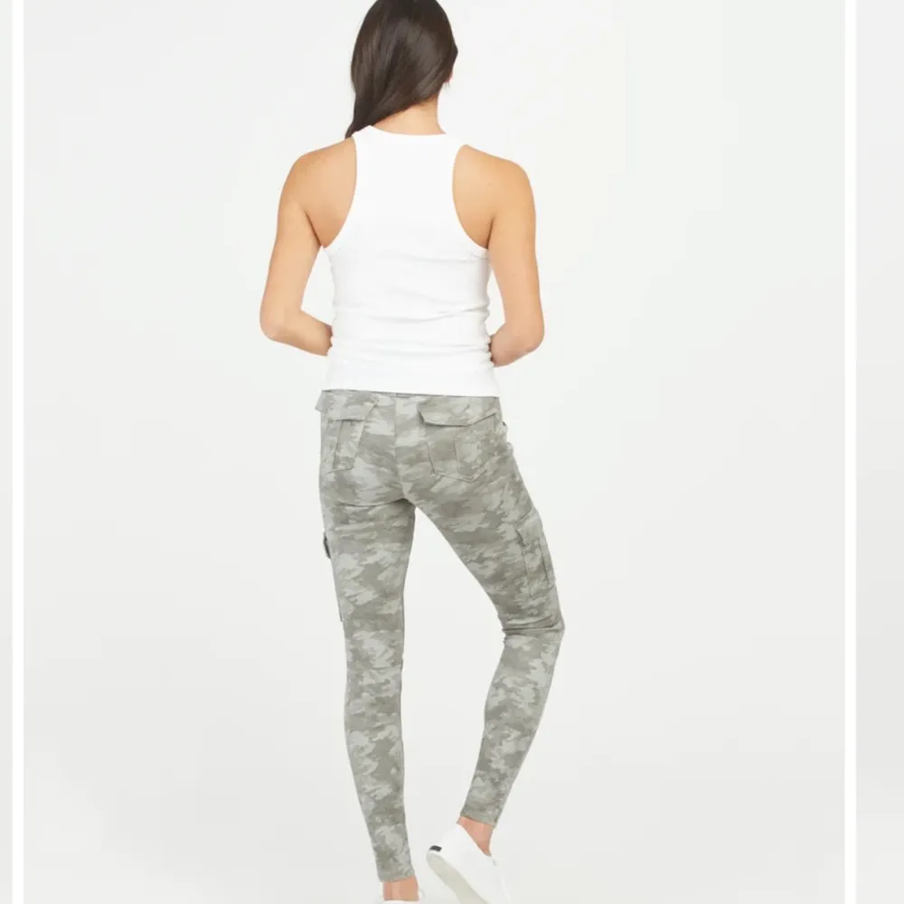 SPANX Stretch Twill Ankle Cargo Pant Size M - Image 2