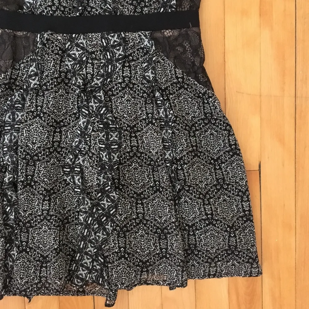 BCBGMaxAzria Stephanie Lace Printed Dress in Blue, Grey, Black Size 0 - Image 4