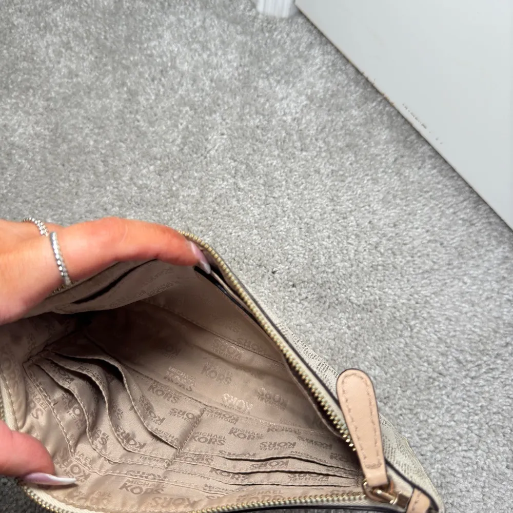 Michael Kors  wallet - Image 5