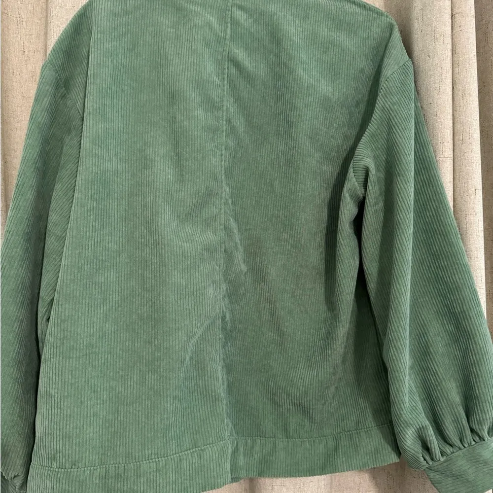 Flap pocket Button Up Front Shirt Size M - Image 3