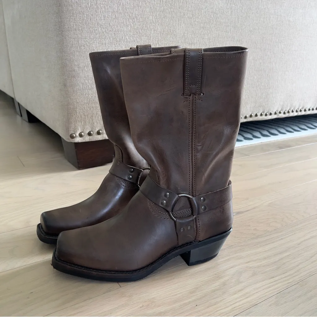 NWOB Frye Harness Leather 12R Boots in Brown Smoke - Image 6