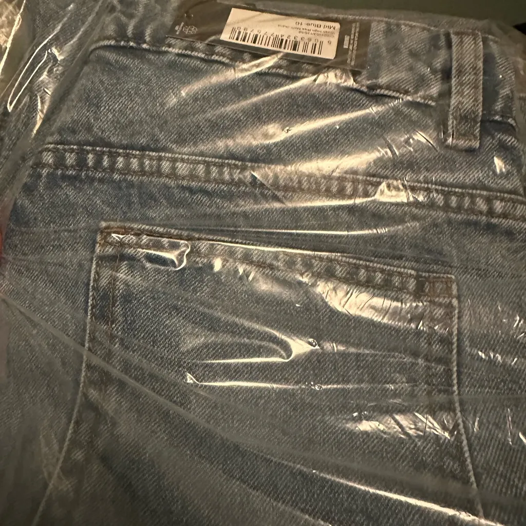 PrettyLittleThing Blue High Rise Jeans - Image 4