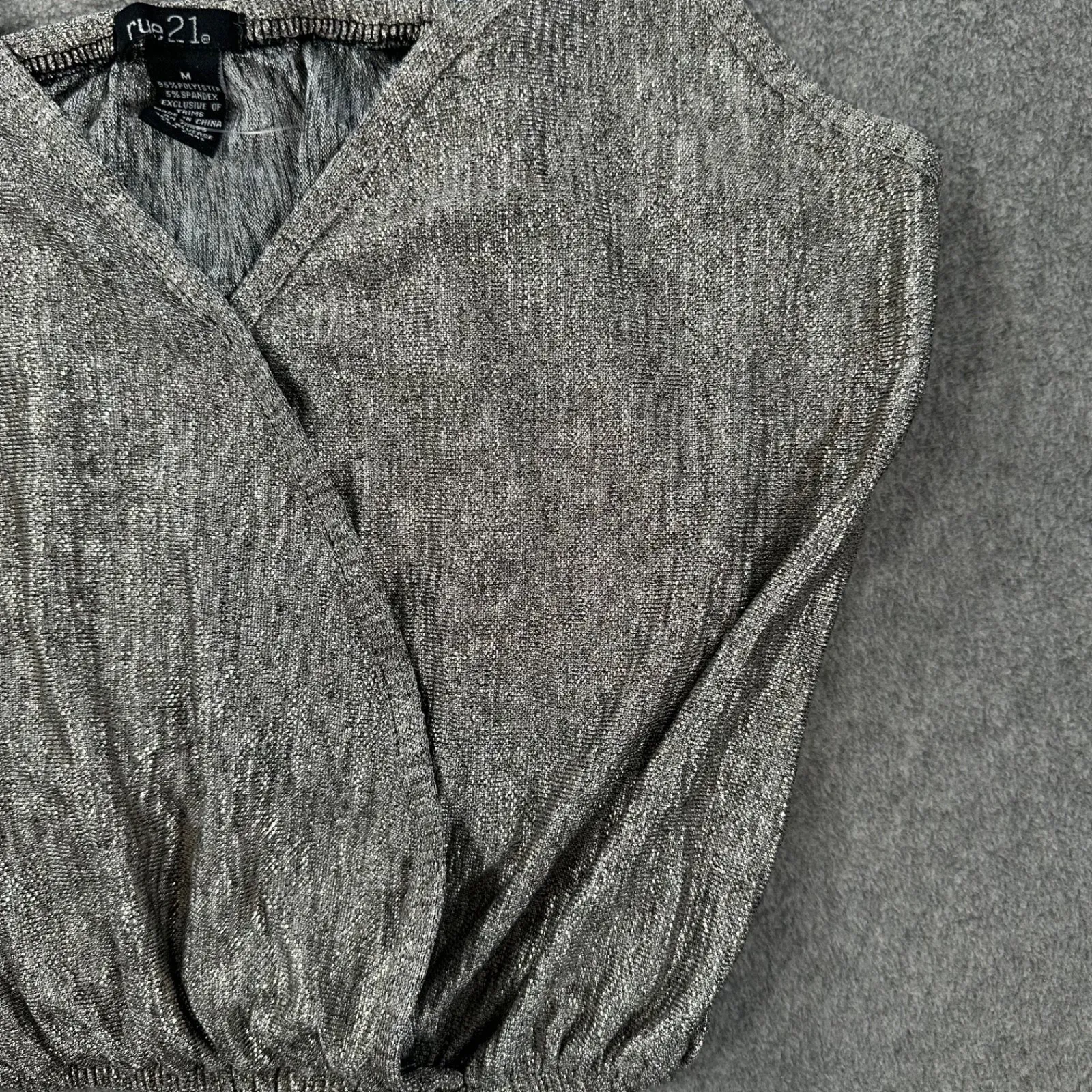 Rue 21 Silver Metallic Crop Top Size Medium V-neck Faux Wrap Spaghetti Strap Y2k - Image 3