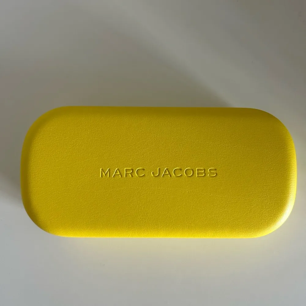 Marc Jacobs Yellow Sunglasses/Glasses Case with Cleaning Cloth - Image 4
