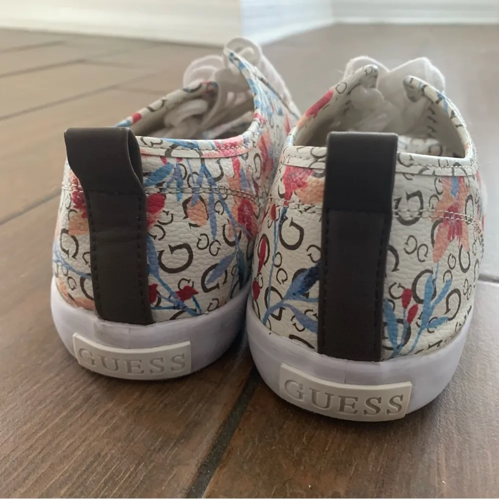 Guess Astray Floral Sneakers Size 8.5 - Image 5