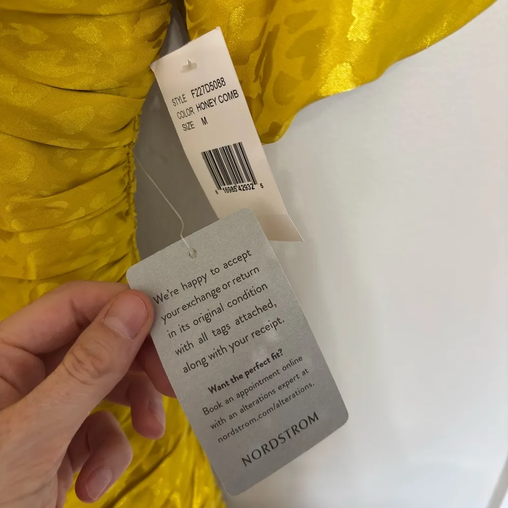 NWT Adelyn Rae Nissa Puff Sleeve Mini Dress in Honeycomb - Size M - Image 8