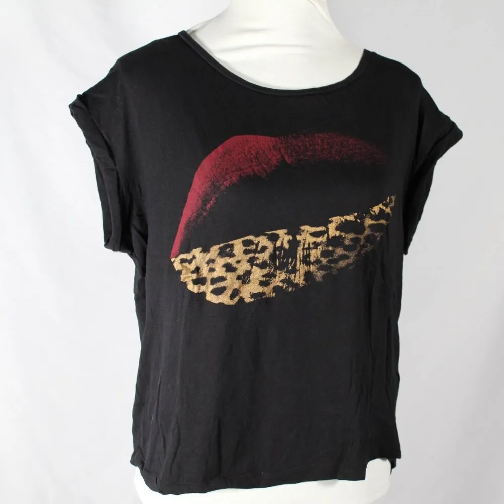2010s Black Crop Top Kiss Graphic Red Burgundy Lips Leopard Medium Edgy - Image 3