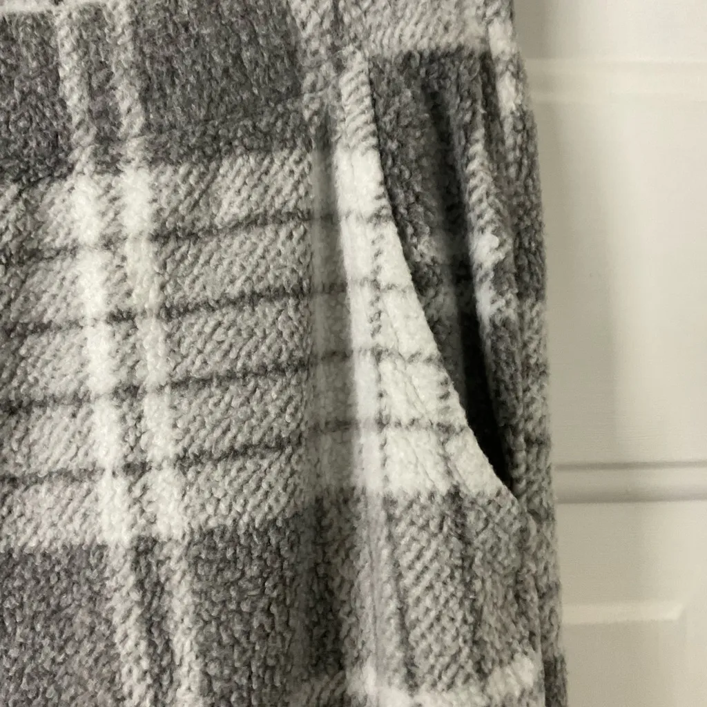 Aerie Snowed In Fleece Jogger Grey Plaid Lounge Pants Size Medium - Image 6