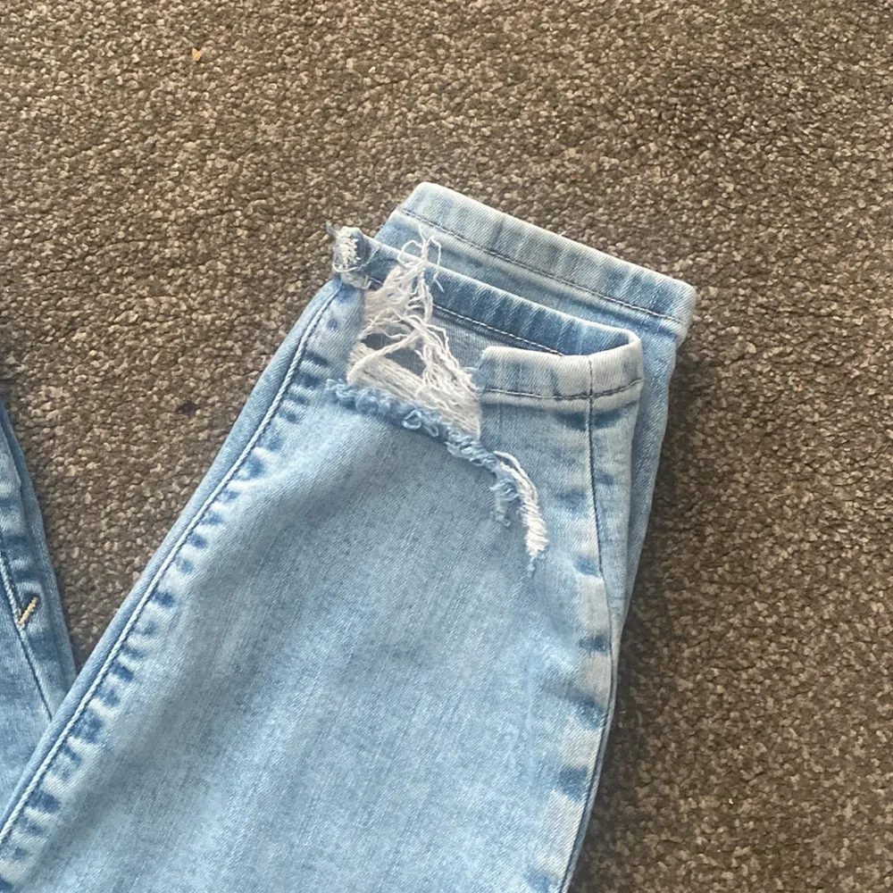 Good American Good Legs Chewed Triangle Hem Light Wash High Waist Jeans Size 27 - Image 4