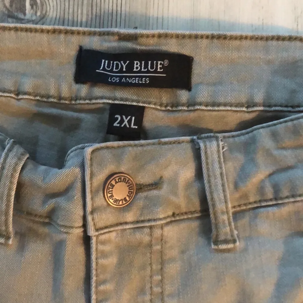 army green shorts 2x - Image 2