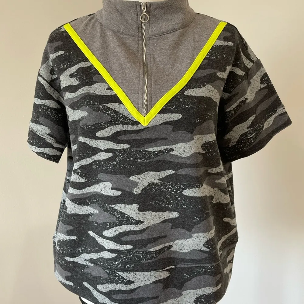 Flirtitude Active top in a size small - Image 9