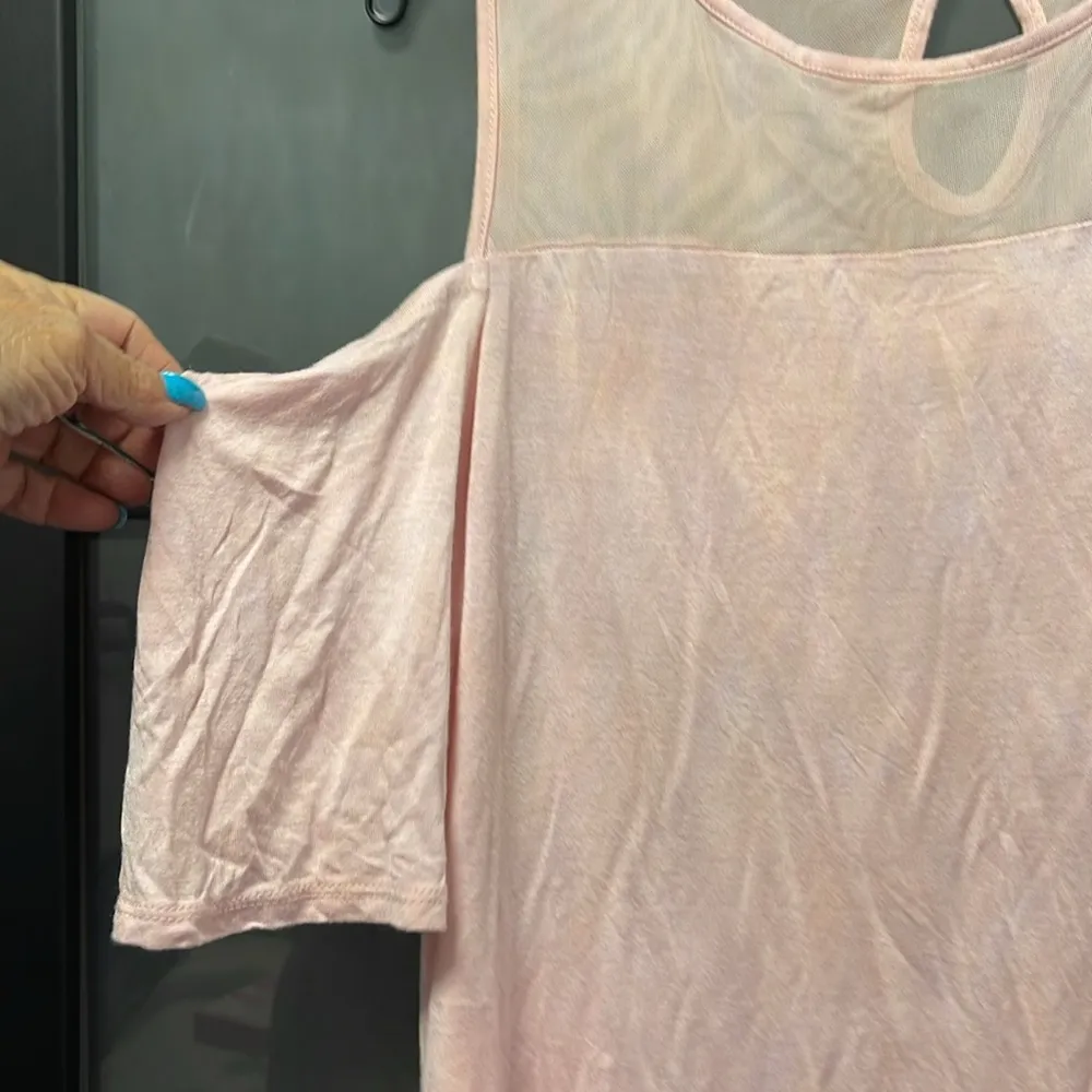 French Laundry pink cold shoulder top with illusion neck line size extra large - Image 3