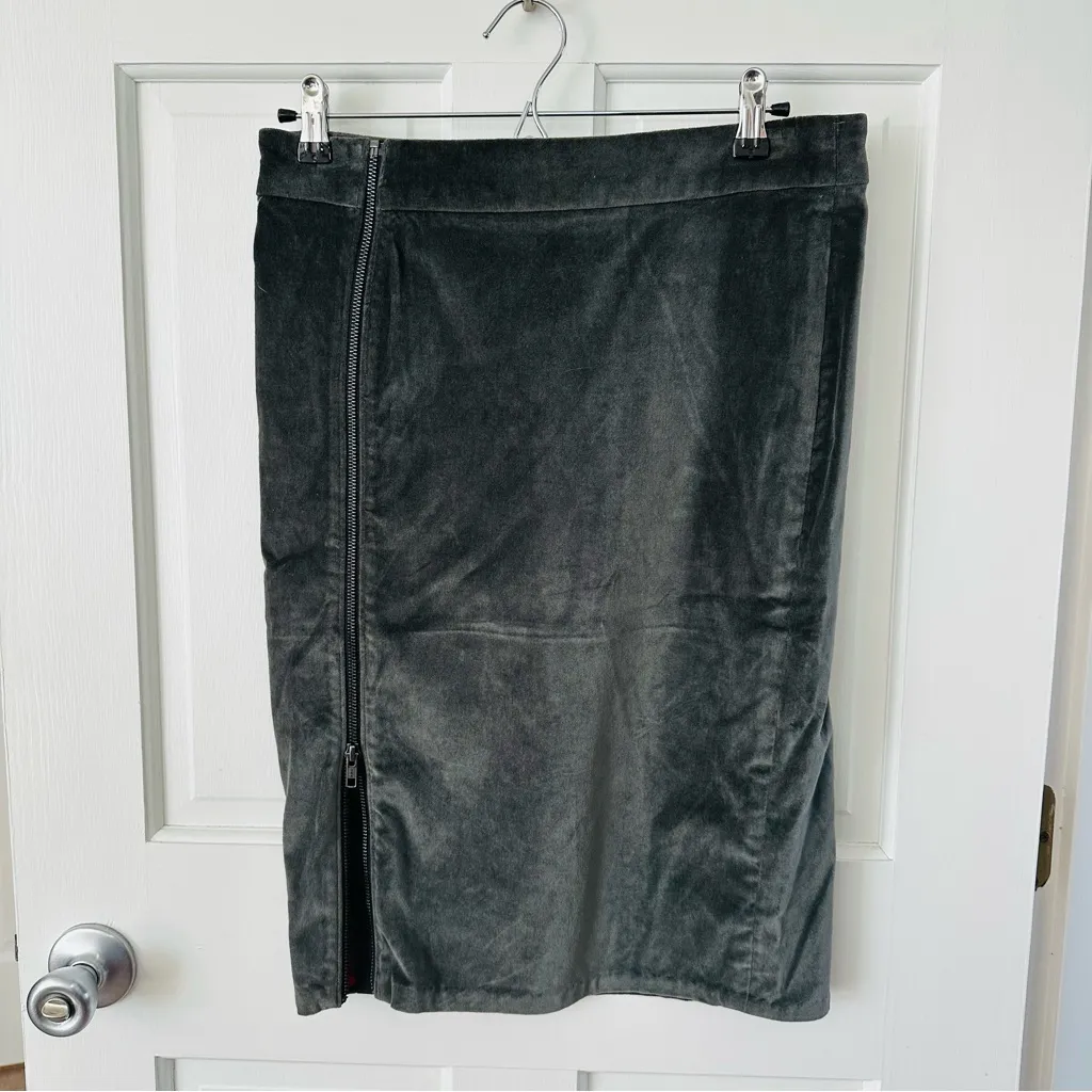 Love Hanna Andersson Women’s Holiday Velvet Asymmetrical Zip Skirt Size 6 Gray - Image 6