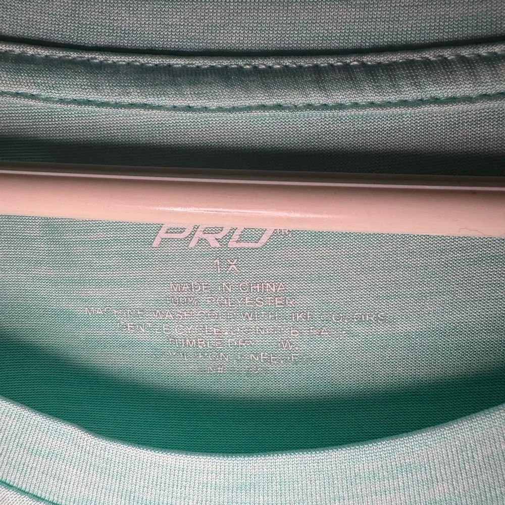 Mint green active shirt - Image 2