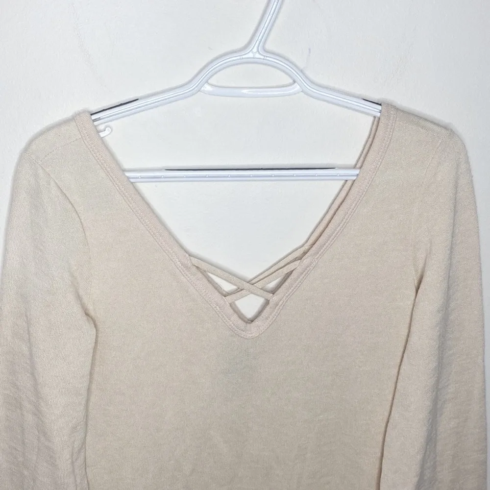 Go Couture criss cross v neck bell sleeve tunic in beige size S - Image 4