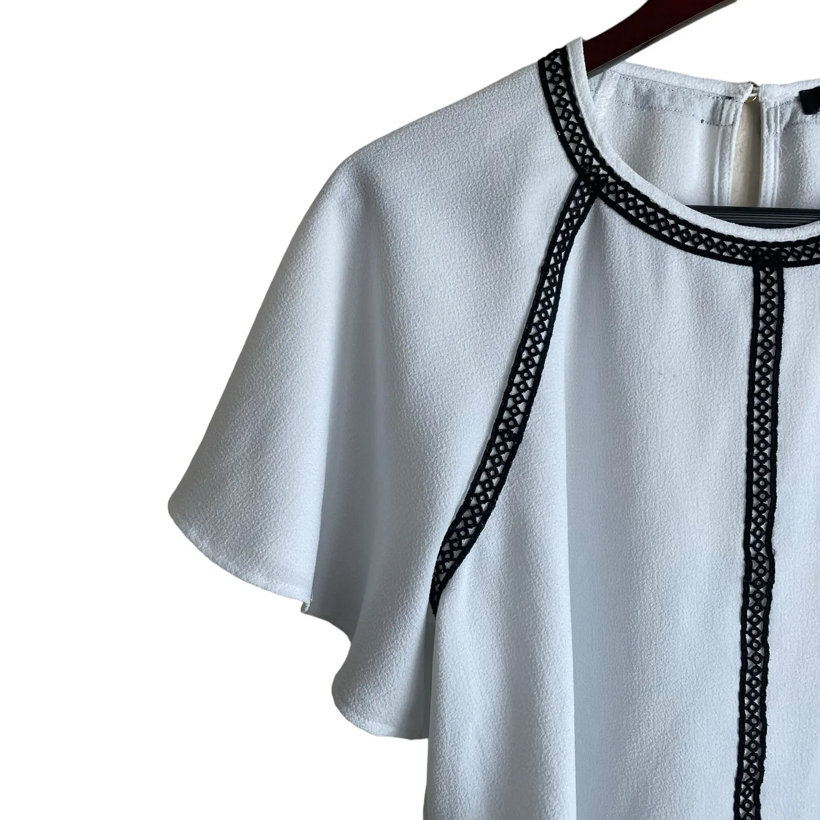 Marc New York‎ Women Top L Black Crochet Trim Short Flare Sleeve Office Travel White Size L - Image 8