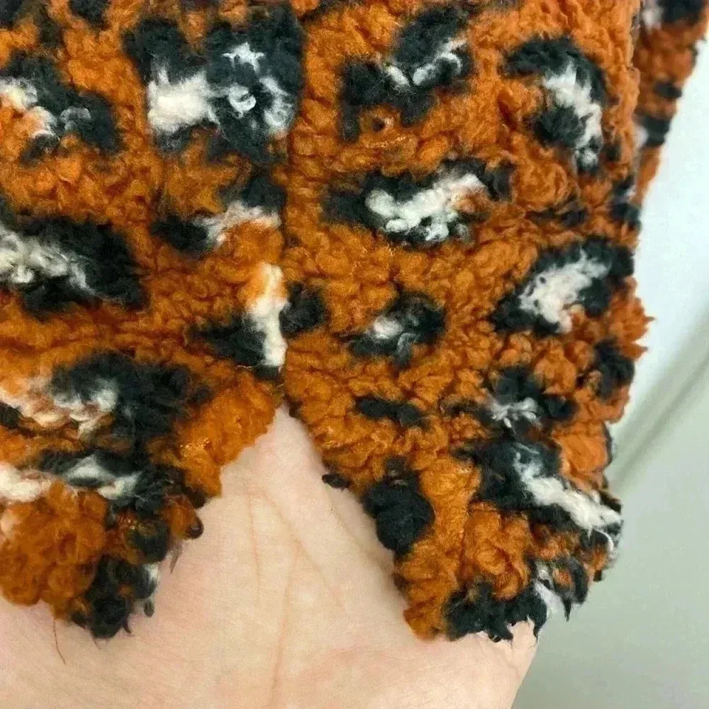 🆕Gingerly Rust All Over Leopard Print Plush PulloverL/XL🆕 Orange Size undefined - Image 7