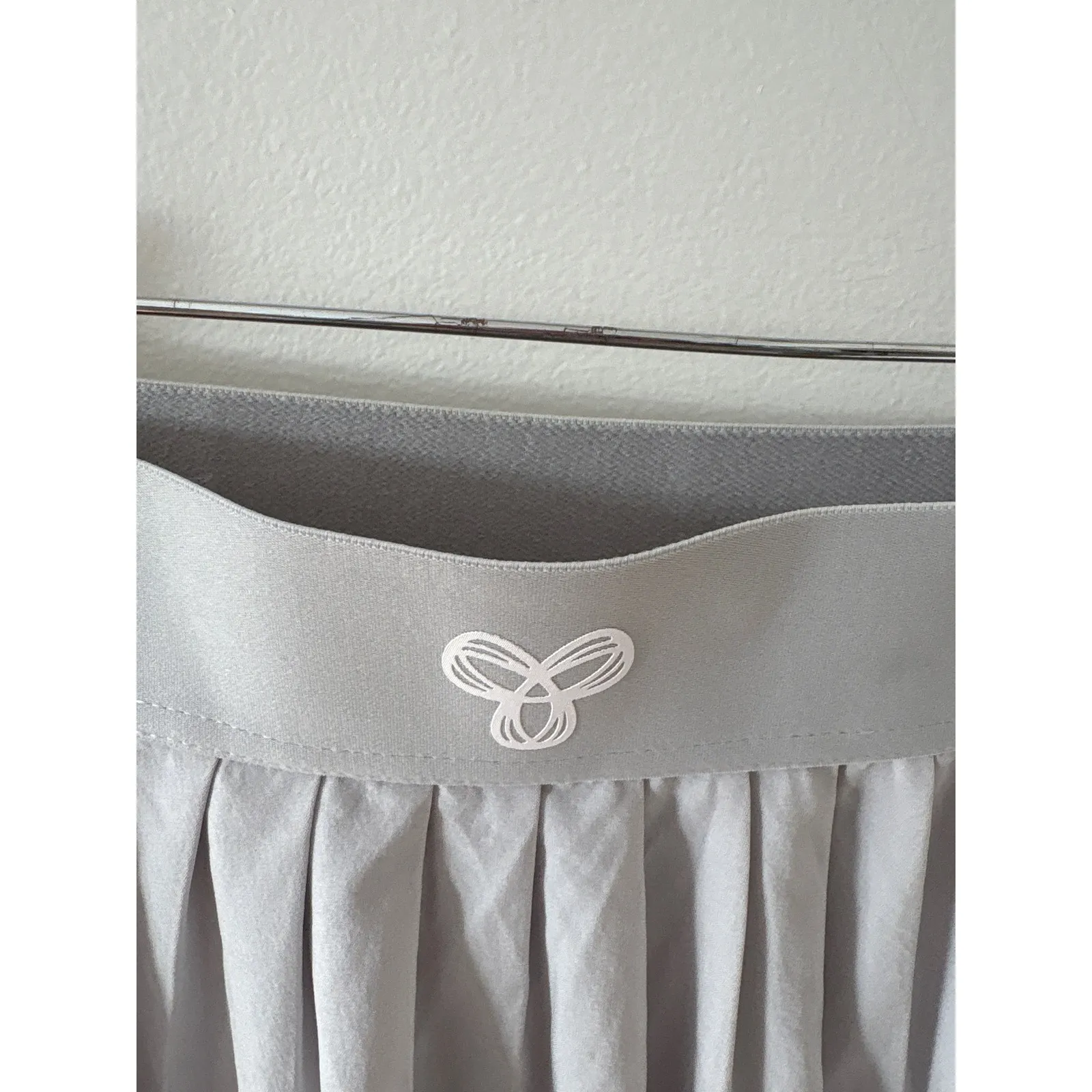 Aritzia TnAction Pleated Tennis Skirt Light Gray Athletic Athleisure Skort M Size M - Image 3