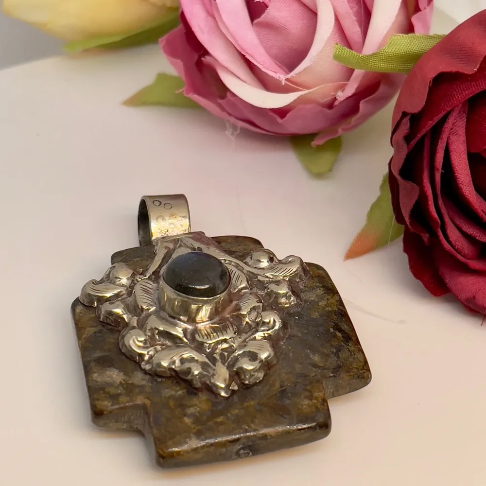 Agate with Laborite pendant from India. Slip on to your favorite necklace! - Image 9