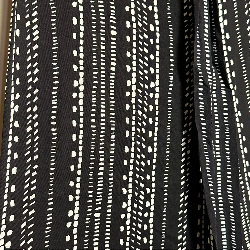 Cupcakes and Cashmere Melena Dotted Stripe Crop Pants Size M EUC Black Size M - Image 8