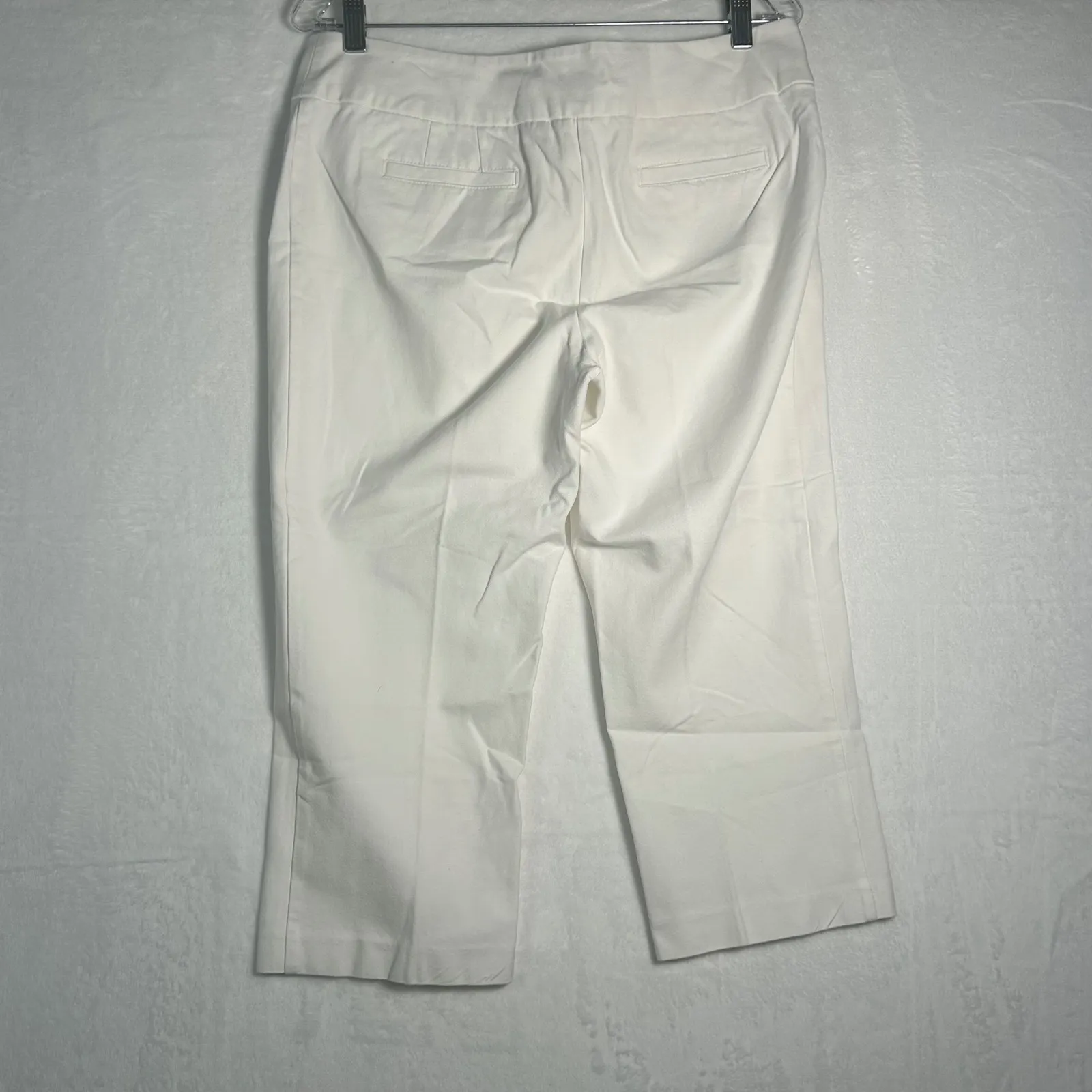 Laura Ashley White Cropped Capris Pants Women's Size 10 Straight Leg Cropped Fit - Image 2