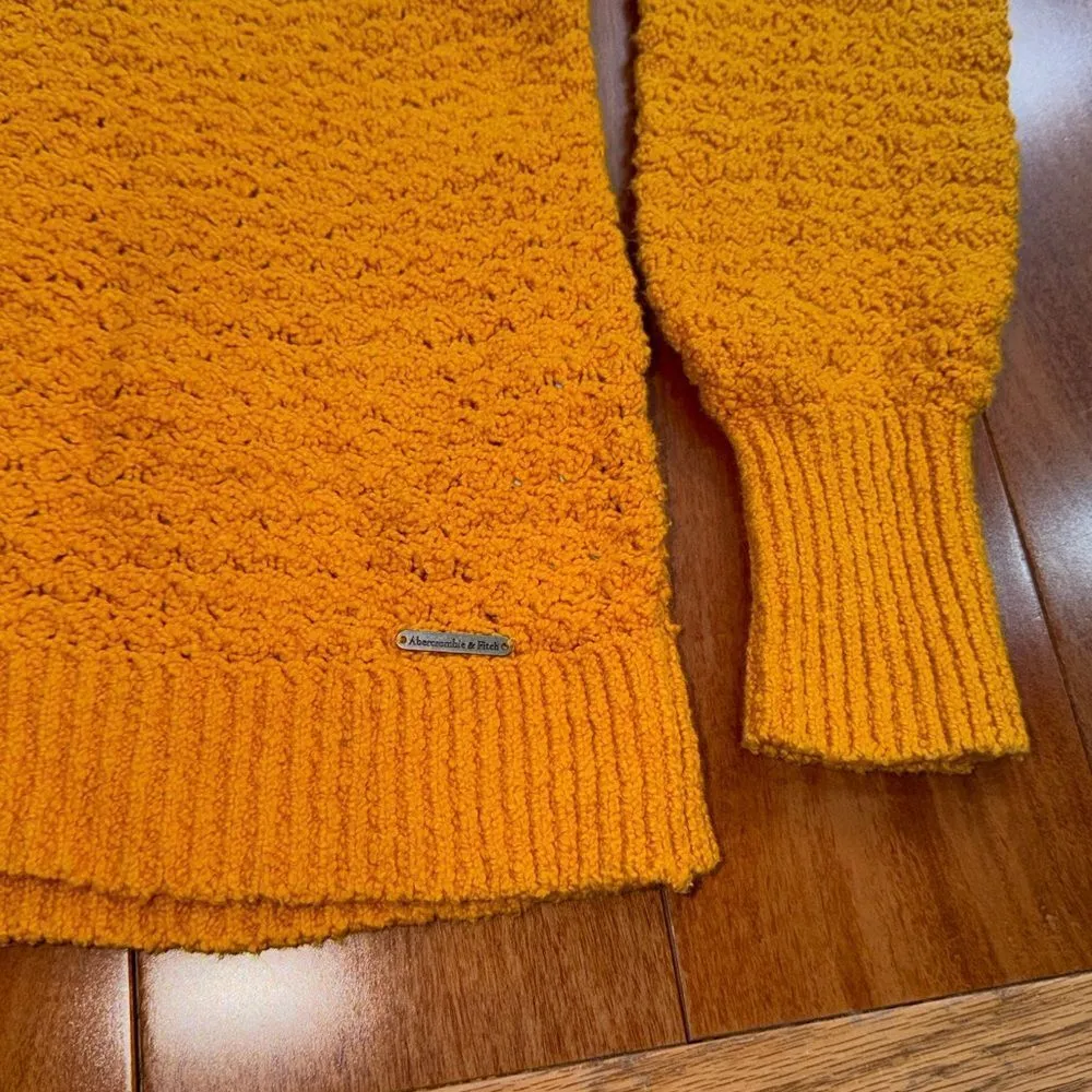 Abercrombie & Fitch Women's Mustard V-Neck crochet Sweater Size L - Image 7