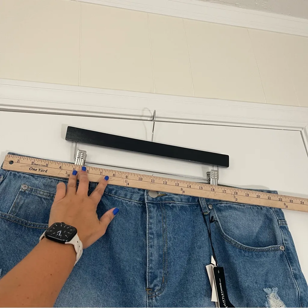 NWT Pretty Little Thing‎ Plus Size 2X Mid Wash Extreme Ripped Mom Denim Shorts Blue - Image 8