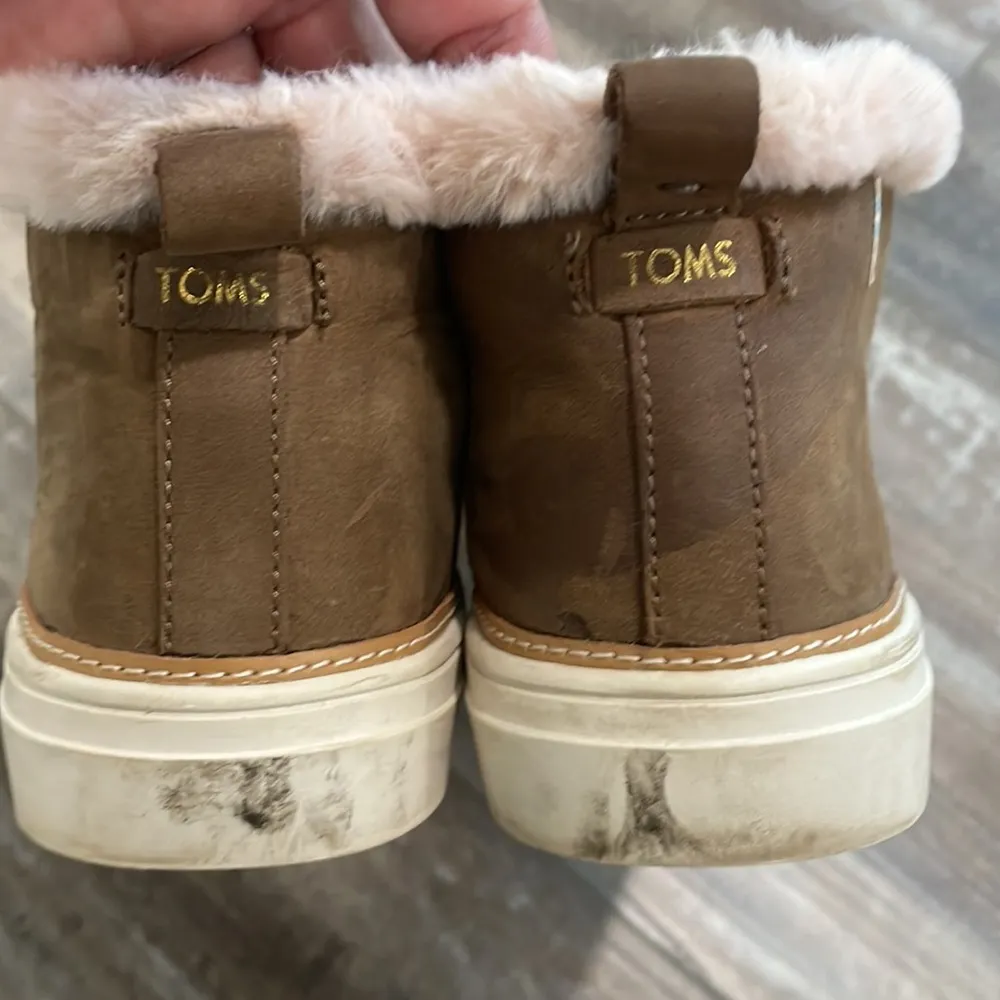 Tom's Women's Paxton Slipon Sneakers with furry insides brown nubuck size 8.5 - Image 6