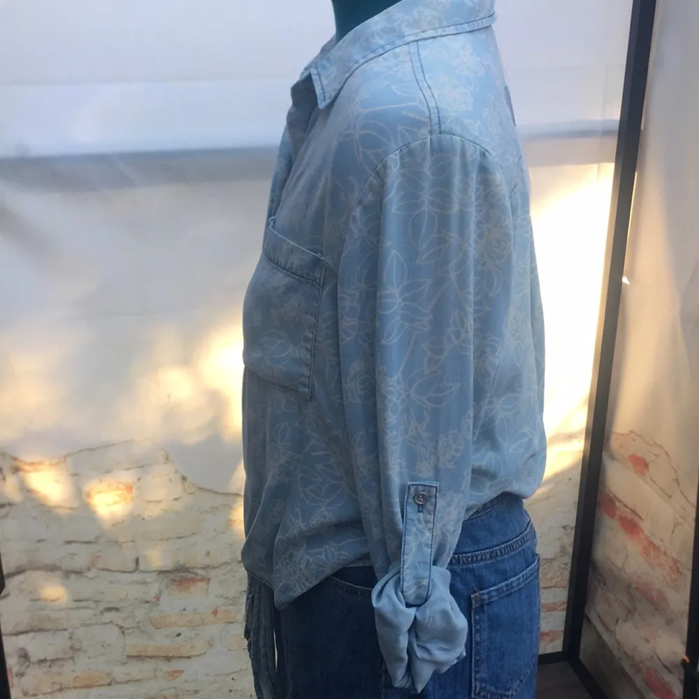 Chambray Floral Print Button Down Tie Front Roll Cuff Shirt - Image 3