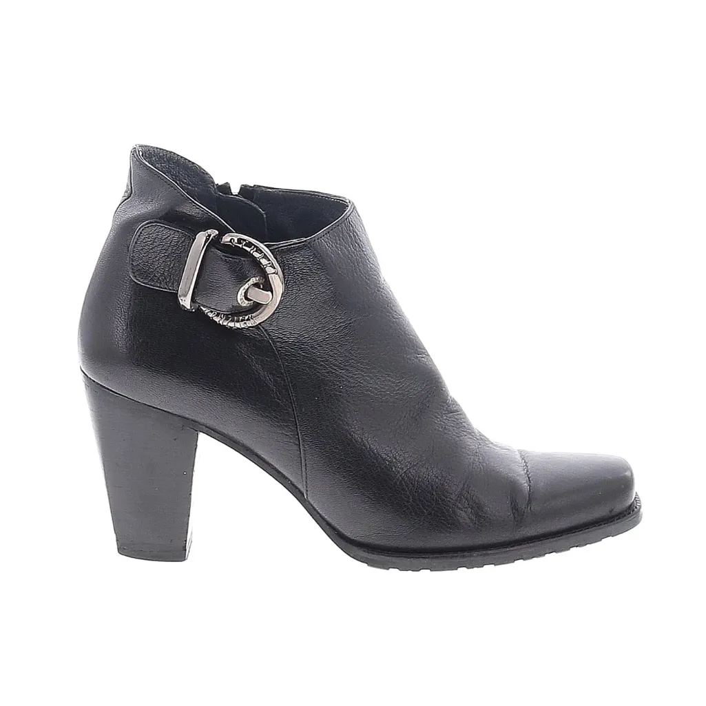 Stuart Weitzman black leather‎ silver buckle ankle boots heeled booties 7.5 - Image 2