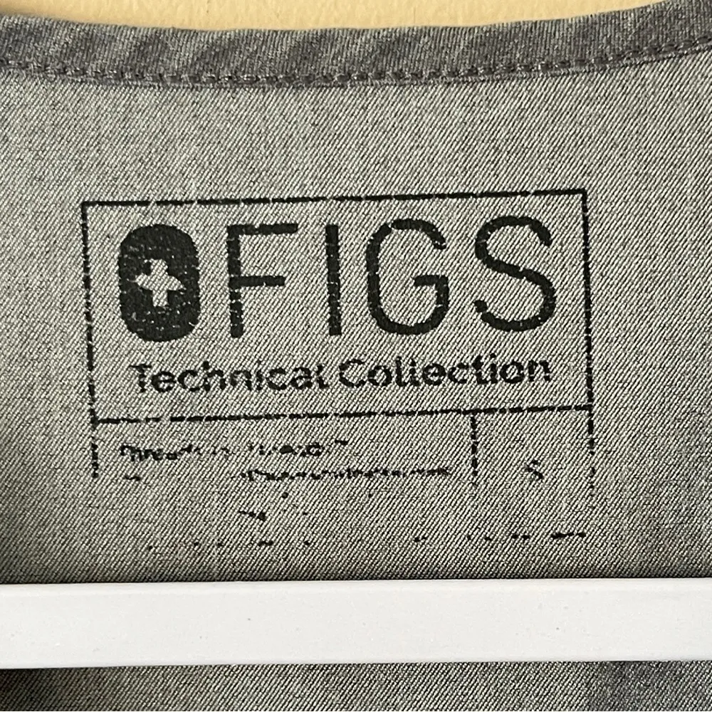 FIGS  | Graphite Gray Casma Medical Scrub Top Sz S - Image 6