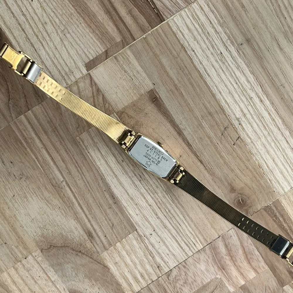 Seiko Ladies Watch Gold Plated Rectangular Dial Gold Tone Dial Hands Bracelet - Image 11
