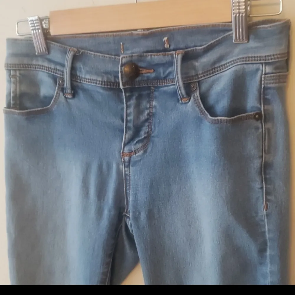 Free People crop roller light wash ankle jeans - Image 4