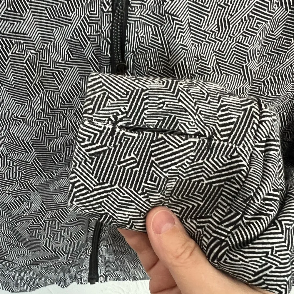 *RARE* Scuba Full Zip Hoodie “SeaWheeze” size 8 in white and black - Image 11