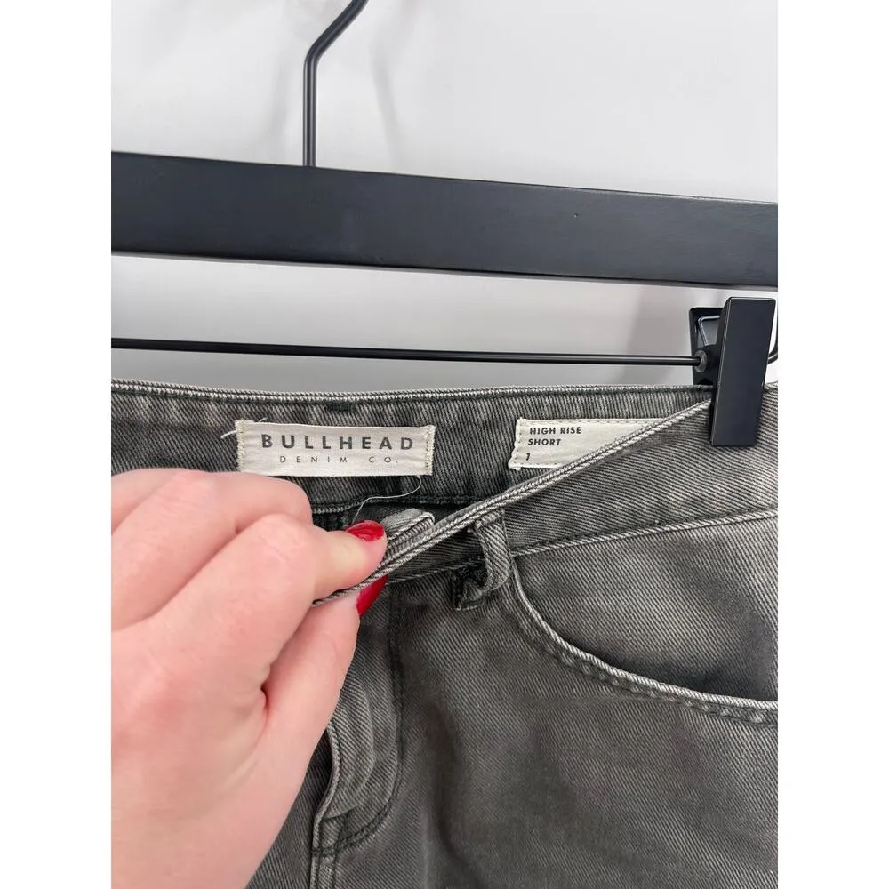 Bullhead Grey Wash Distressed High Rise Short Size 7 Gray - Image 4