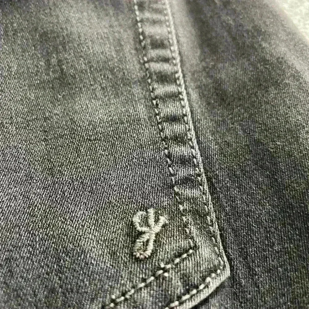 Walt Disney Alice Through The Looking Glass Jeans Giuliana Medium Straight Leg - Image 7