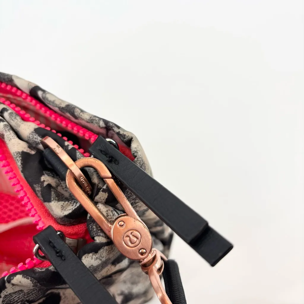 Lululemon Hip To Be Free Bag Mystic Jungle Butter Pink Black - Image 8