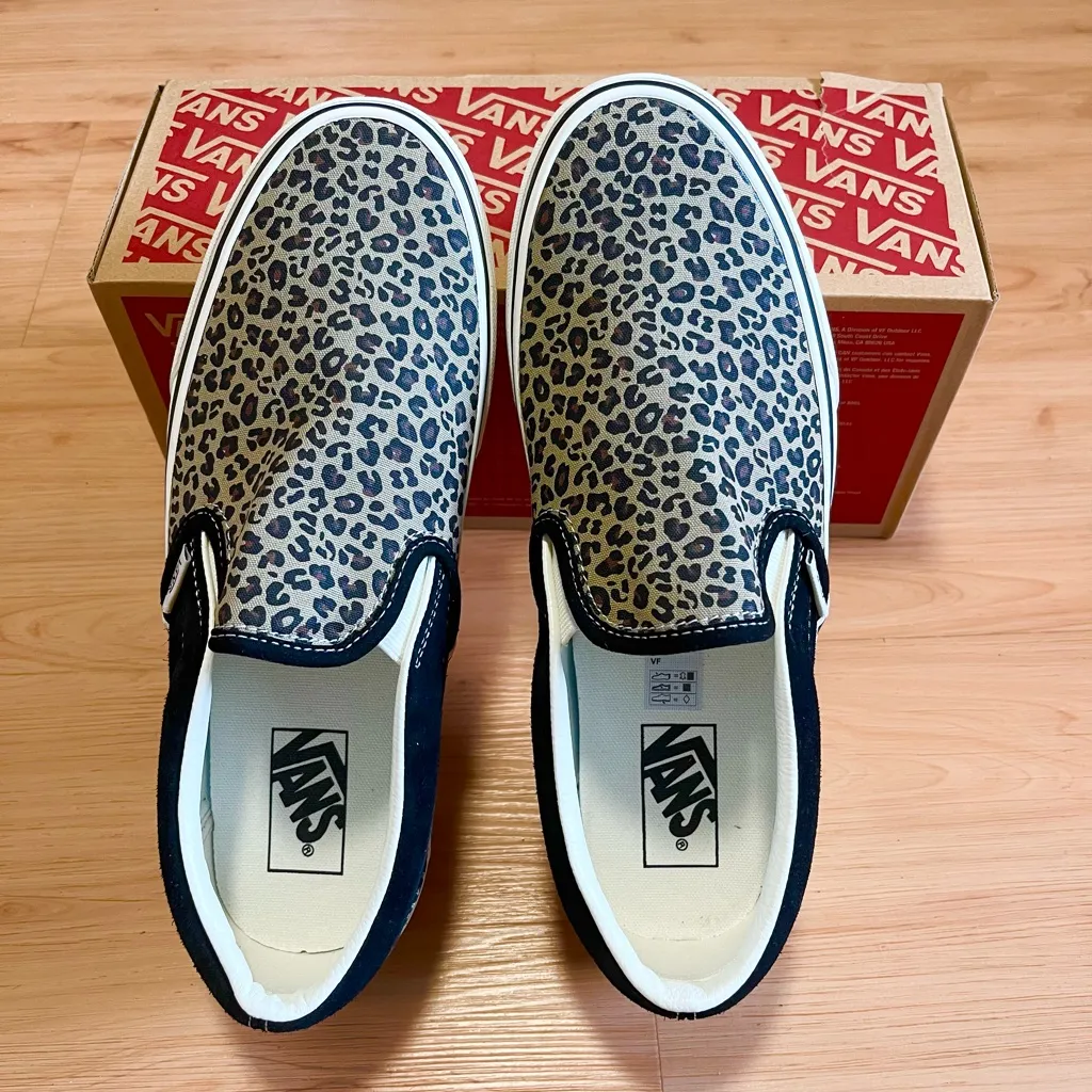 Vans Classic Slip-On Leopard Shoe Mens 10.0 US Women 8.5 US - Image 4