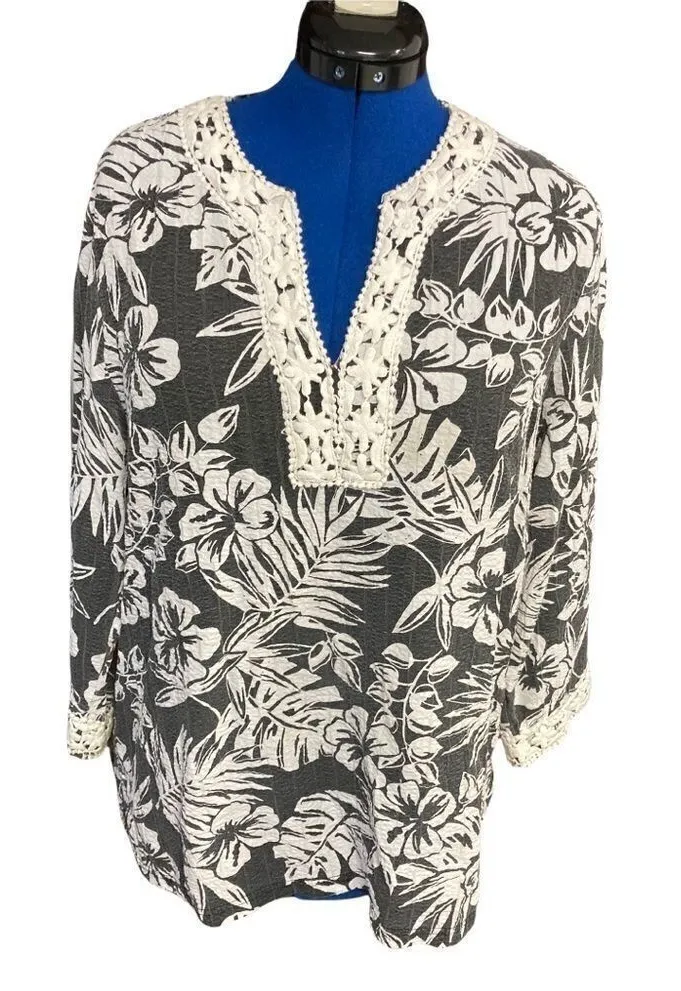 CATHY DANIELS, Women’s top, Size Large, Gray & White Floral, 3/4 length sleeves - Image 1
