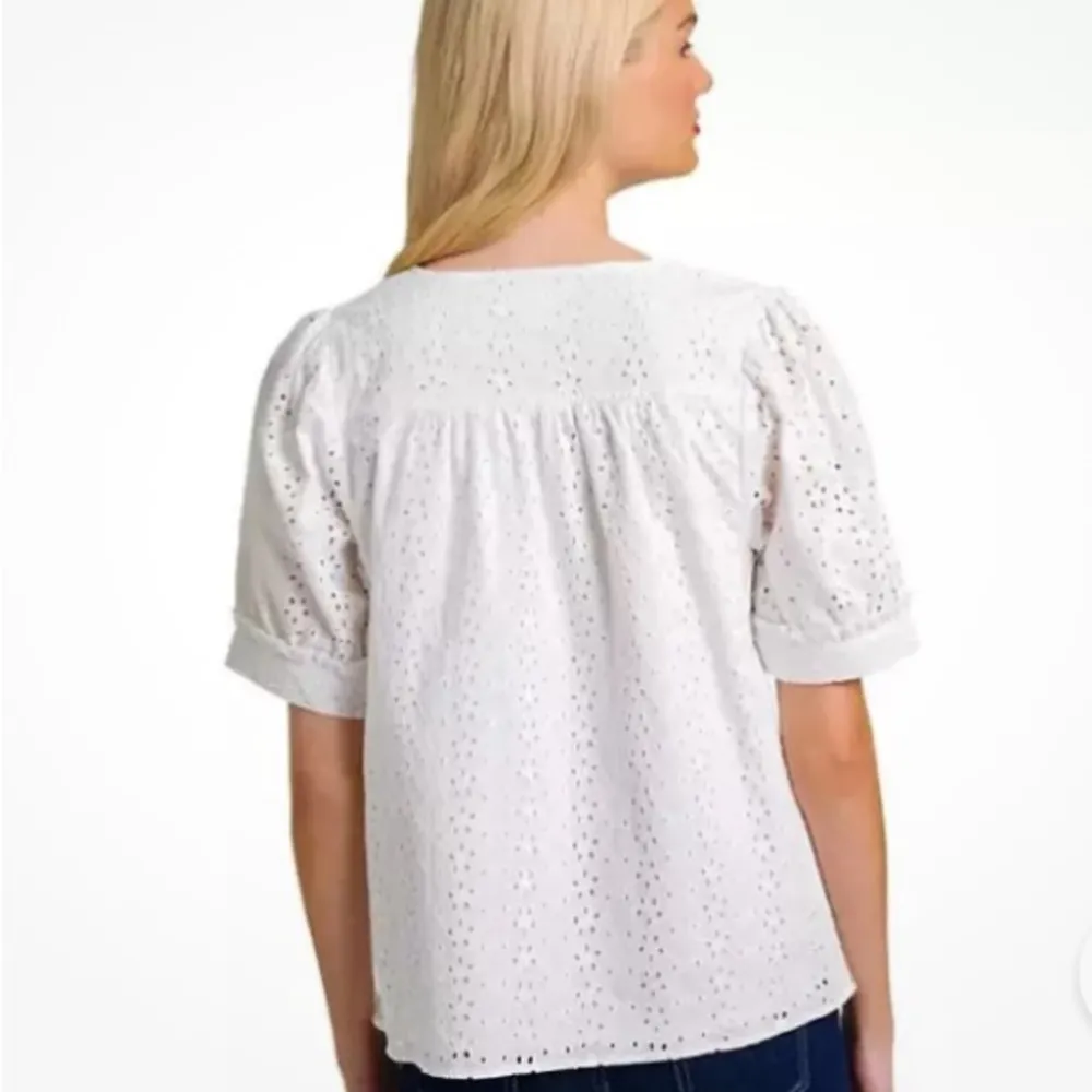 Draper James Ladies V-Neck short Puff Sleeve White Eyelet cotton blouse - Image 2